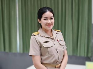 รูปภาพที่โพสต์โดย ครูเฟริน แอบแฟน อยากดูควยขาวๆใหญ่ๆ ชักแตกให้ดูหน่อย