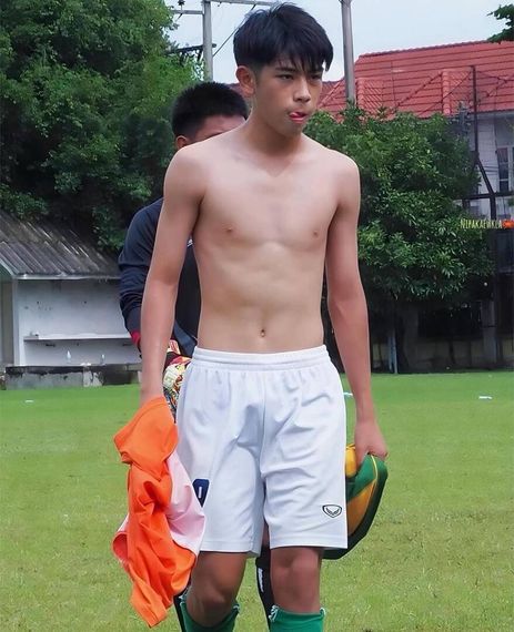 แชท ไบ, ชาย 