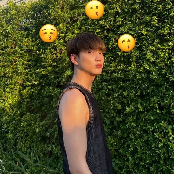 แชท ไบรุก, ชาย 