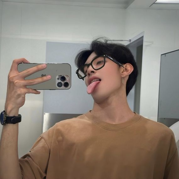 แชท หญิง, ไบ 