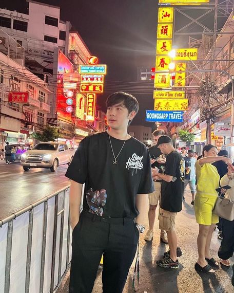 chat looking for friends  from Chon Buri