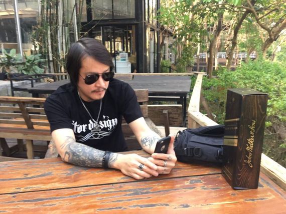 แชท หากิ๊ก, โสด  ที่อยู่ กรุงเทพมหานคร