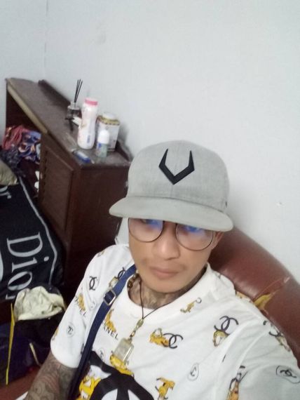 แชท หากิ๊ก, โสด 