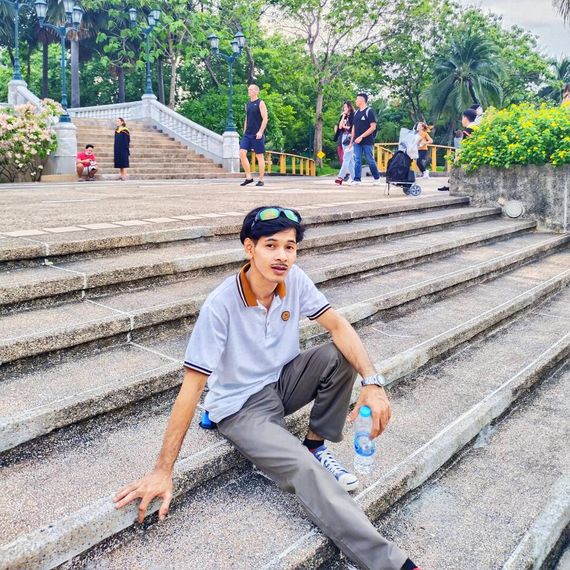 chat find love, chat  from Bangkok
