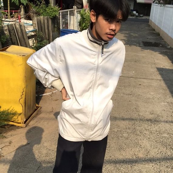 แชท หากิ๊ก, โสด  ที่อยู่  สุรินทร์
