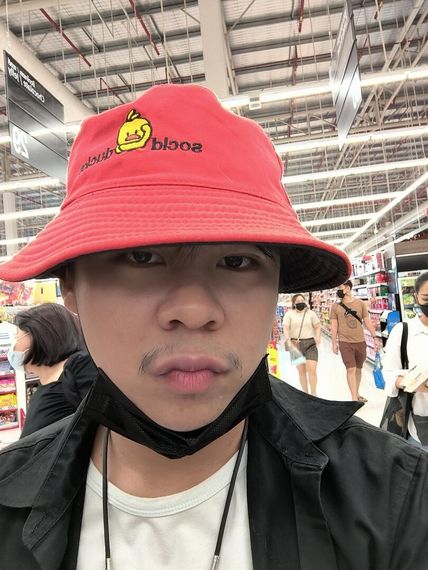 แชท หากิ๊ก, โสด  ที่อยู่ กรุงเทพมหานคร