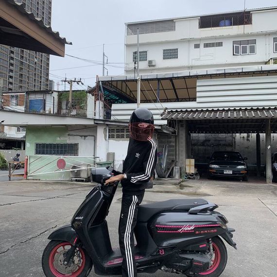 แชท หากิ๊ก  ที่อยู่ กรุงเทพมหานคร