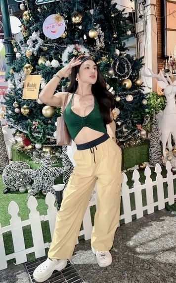 chat chat, hangout from Bangkok