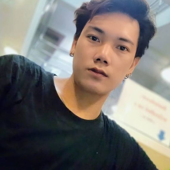 แชท หากิ๊ก, โสด  ที่อยู่ กรุงเทพมหานคร