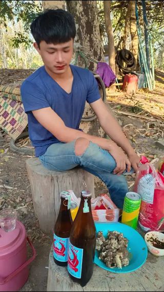 แชท หาเพื่อนคุย  ที่อยู่  สกลนคร
