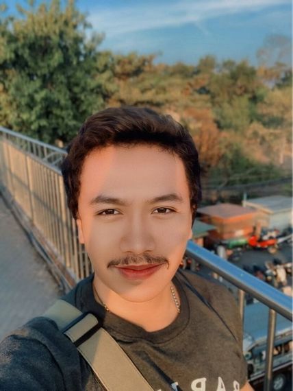 chat chat, hangout from Pathum Thani