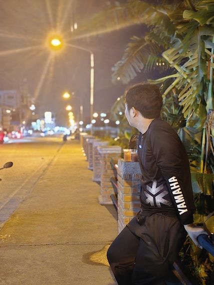 chat single from Pathum Thani