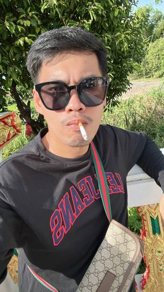 แชท หากิ๊ก, โสด 