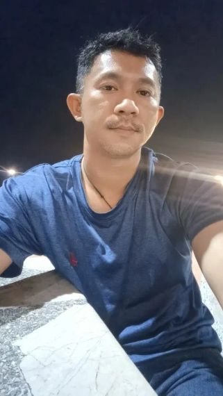 chat chat, hangout  from Ratchaburi