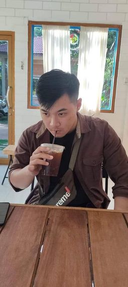 แชท หากิ๊ก, โสด  ที่อยู่ กรุงเทพมหานคร