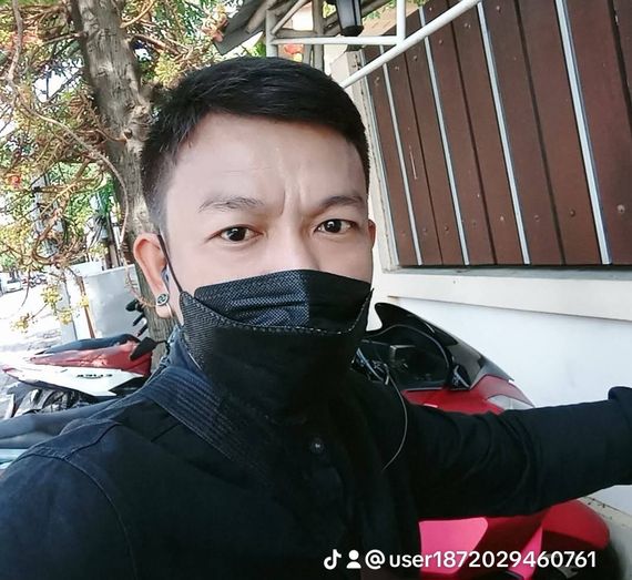 แชท หากิ๊ก, โสด  ที่อยู่ กรุงเทพมหานคร