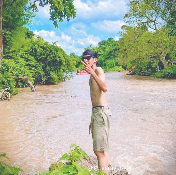 แชท หากิ๊ก, โสด  ที่อยู่ กรุงเทพมหานคร