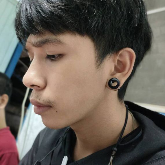 แชท หากิ๊ก, โสด  ที่อยู่ กรุงเทพมหานคร