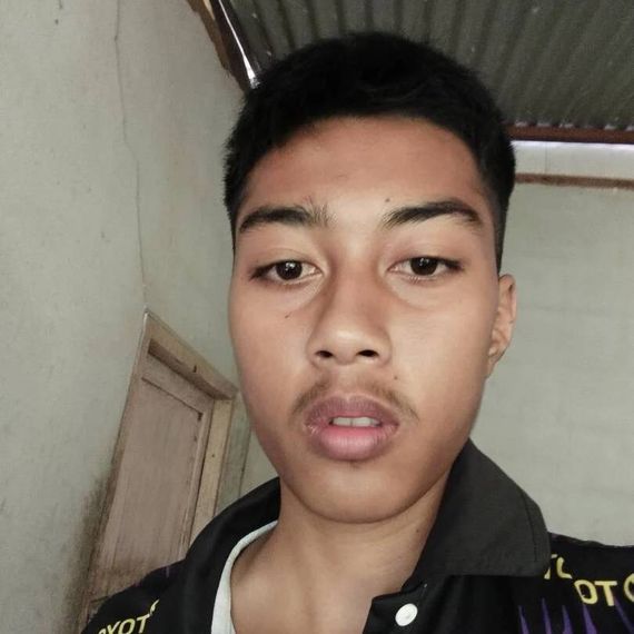 แชท หากิ๊ก, โสด  ที่อยู่  อุบลราชธานี