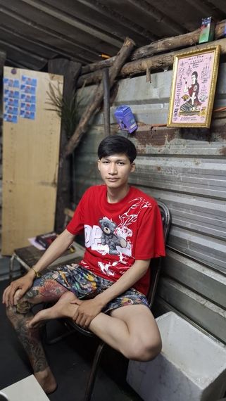 แชท หากิ๊ก, โสด  ที่อยู่ กรุงเทพมหานคร