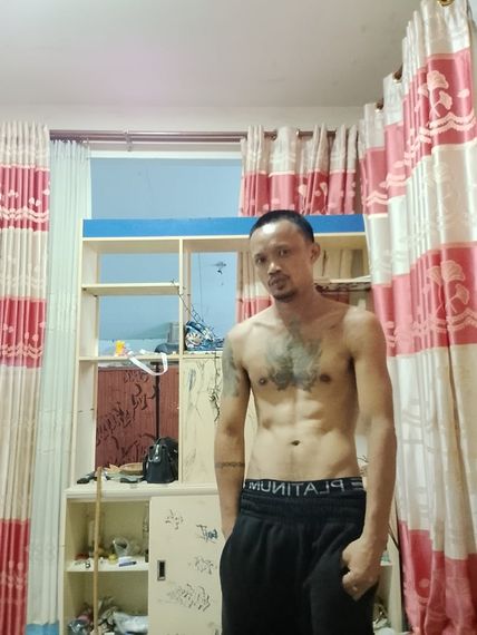 แชท หากิ๊ก, โสด 