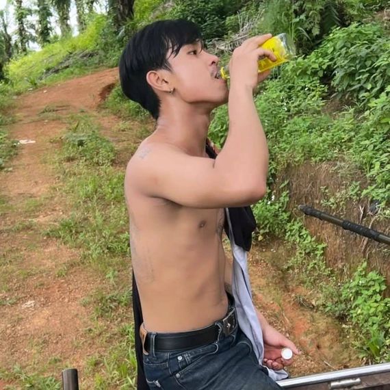 แชท หาเพื่อนคุย, โสด