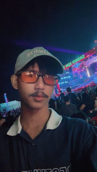 แชท หากิ๊ก, โสด 