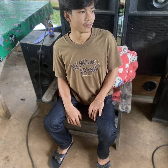 แชท หากิ๊ก, โสด  ที่อยู่  ชลบุรี