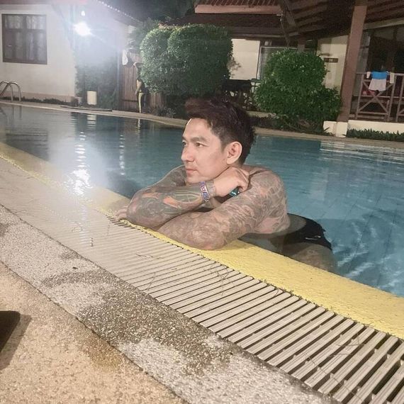 แชท หากิ๊ก, โสด 