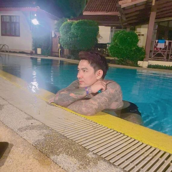 แชท หากิ๊ก, โสด 