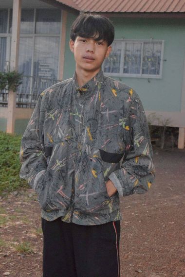 แชท หากิ๊ก, โสด  ที่อยู่  สกลนคร