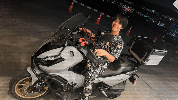 chat chat, single  from Nonthaburi