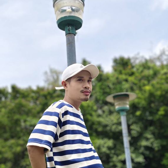 แชท หากิ๊ก, โสด  ที่อยู่  นครปฐม