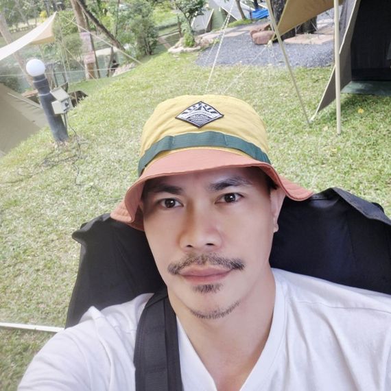 แชท หากิ๊ก, โสด  ที่อยู่ กรุงเทพมหานคร