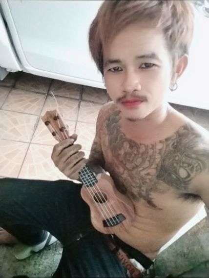 chat chat, hangout  from Suphan Buri