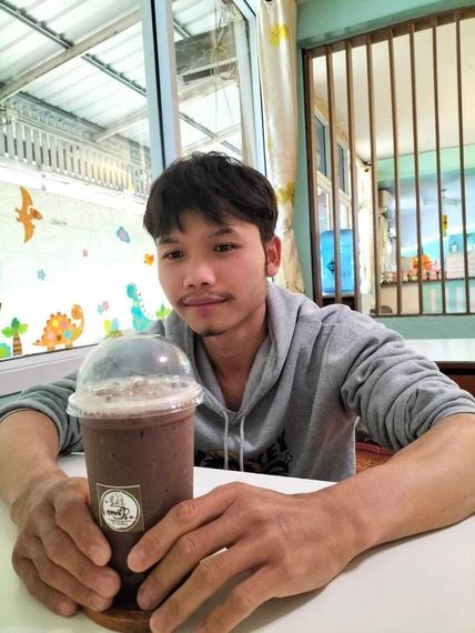แชท หากิ๊ก, โสด  ที่อยู่  นครพนม