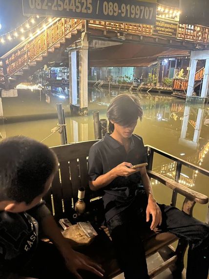 แชท หาเพื่อนคุย, โสด 