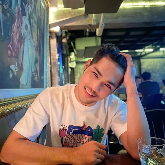 แชท หากิ๊ก, นัดเจอ 