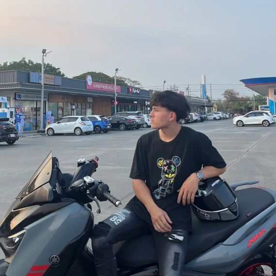 แชท หากิ๊ก  ที่อยู่ กรุงเทพมหานคร