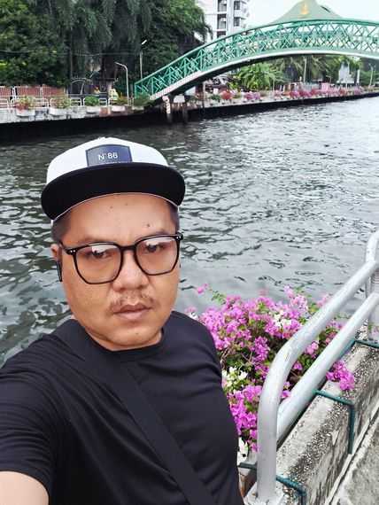chat looking for friends  from Bangkok