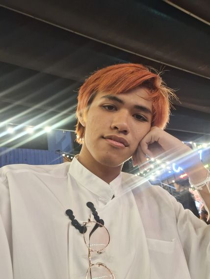 chat looking for friends  from Chon Buri