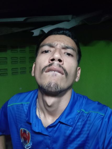 chat looking for friends  from Chon Buri