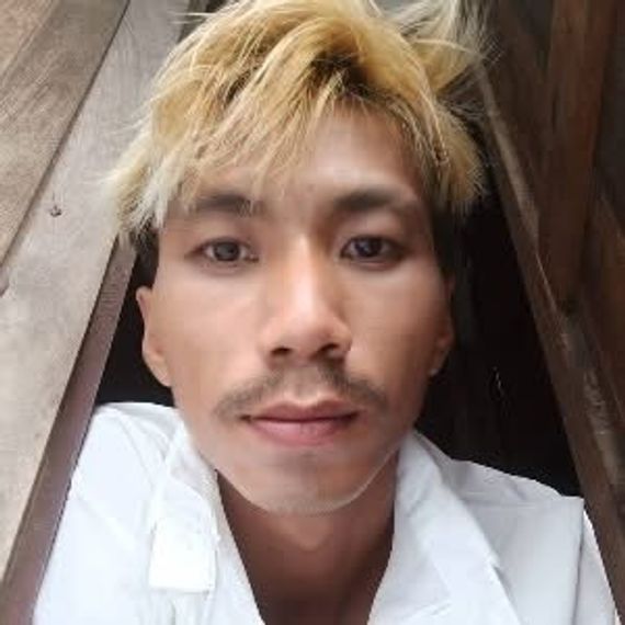 chat looking for friends  from Surin