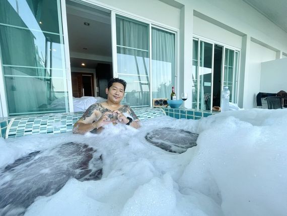 แชท หากิ๊ก  ที่อยู่ กรุงเทพมหานคร