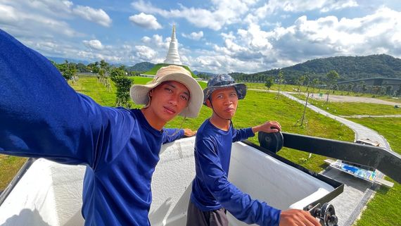 chat chat, single  from Lop Buri