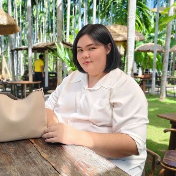 chat chat, hangout  from Chon Buri