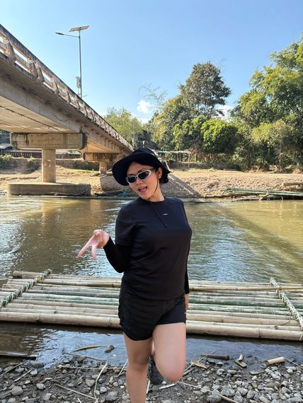 chat chat, hangout  from Prachin Buri