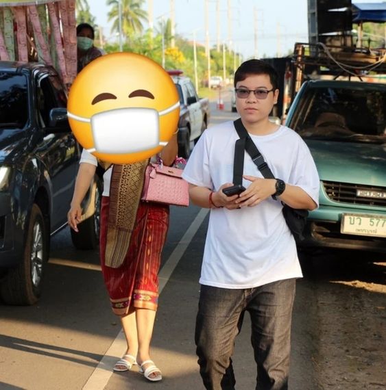 แชท แชทเปิดกล้อง  ที่อยู่  สกลนคร