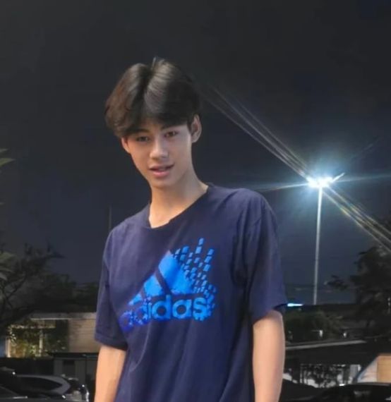 แชท หาเพื่อนคุย, โสด  ที่อยู่  สกลนคร
