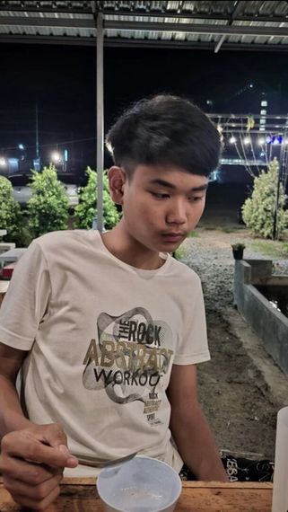 chat looking for friends  from Chon Buri